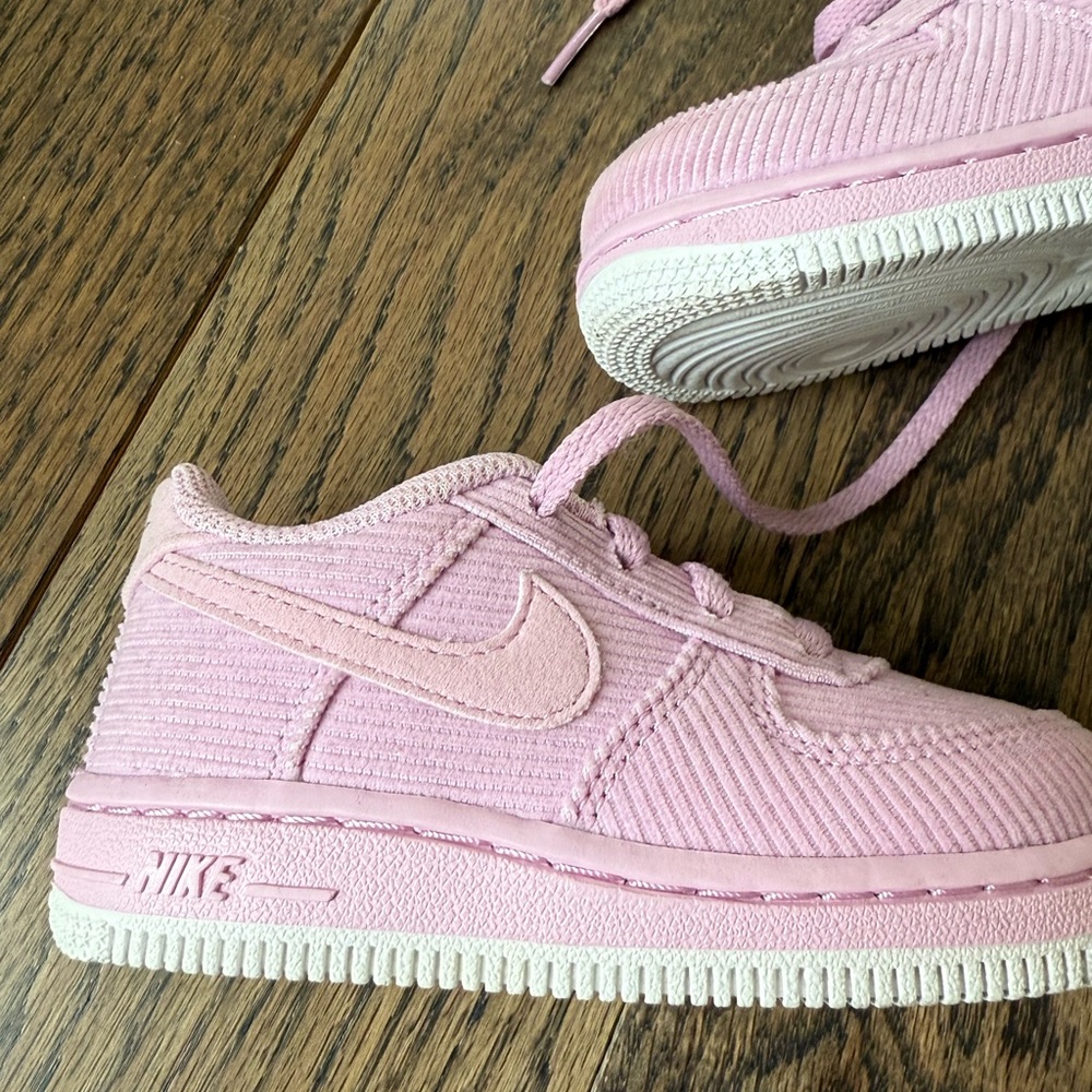Nike Kids Pink Sneakers toddler size 7 NWOT - Picture 2 of 10